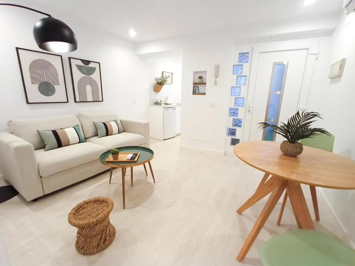 Apartment Carreteria, Central, Cosy With An Andalusian Patio Malaga
